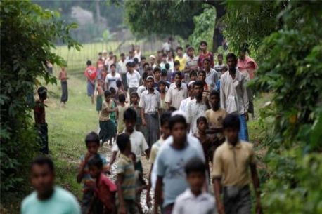 pengungsi-myanmar-menyeberangi-bangladesh